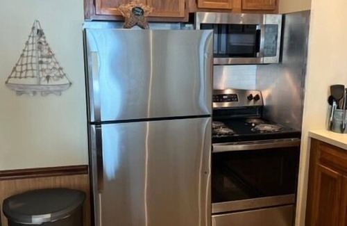 Surfside Beach Condo | Beautiful Oceanfront Condo On 4th Floor - Steps From The Beach. Linens Incl. !