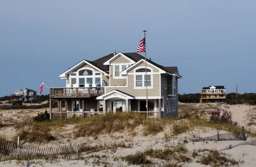 Corolla House | Beautiful Oceanfront Views! 4x4 beaches ^Wild Horses^ 2026 calendar open! Hurry!