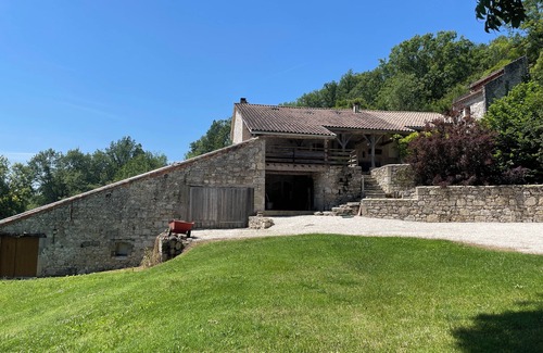 Prayssas House | Beautiful old farmhouse in rural Lot-et-Garonne with 12x6 m pool - sleeps 12