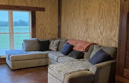 Durant House | Beautiful, one bedroom with RV/Event center minutes away from boat ramp and lake