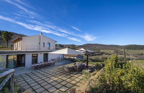 Panzano in Chianti Villa | Beautiful private villa with A/C, WIFI, private pool, hot tub, TV, patio, close to Greve In Chianti
