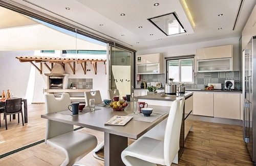 Tunes Villa | Beautiful private villa for 12 guests with private pool, A/C, WIFI, TV, patio and panoramic view