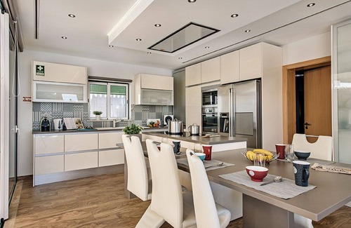 Tunes Villa | Beautiful private villa for 12 guests with private pool, A/C, WIFI, TV, patio and panoramic view