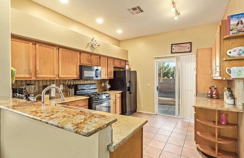 Maryvale Village House | Beautiful palace 1 mile from State Farm Stadium