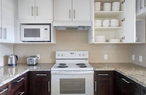 Evergreen Park Apartment | Beautiful Palo Alto 2BR w/Pool & Parking, nr Dining, by Blueground