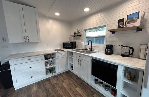 Venice House | Beautiful Paradise Escape- 2BA/1.5 BA, heated pool, resort activities, trails