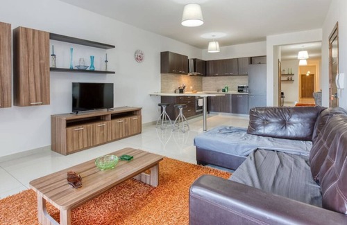 Luqa Apartment | Beautiful PENT with terrace & spectacular views