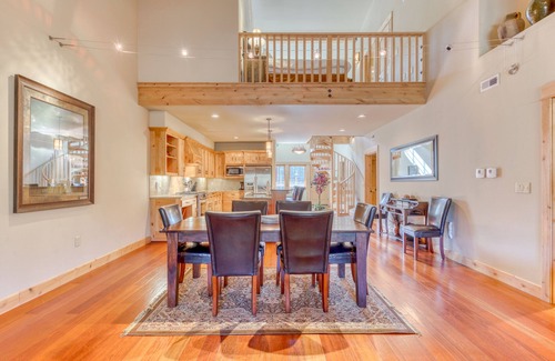Government Camp Condo | Beautiful penthouse condo w/shared pool & hot tub - amazing views & free WiFi