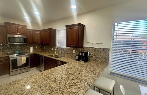 Harris House | Beautiful Pet friendly 4BR Property W/Large fenced Backyard Centrally Located