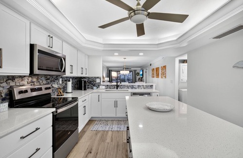 Sanibel Condo | Beautiful Pointe Santo. Pool and Spa are now OPEN. Welcome back to Sanibel.