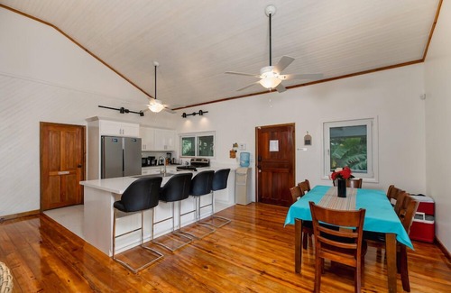 Antoneys Cay House | Beautiful pool and renovated casa and only 3 minute walk to West Bay Beach.