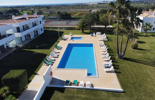 Pera Apartment | Beautiful pool apartment with sea view