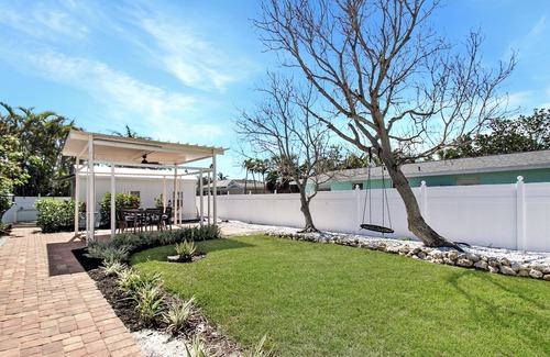 Longbeach Village House | Beautiful pool home in the historic village of Longboat Key | Close to beach - Longboat Oasis