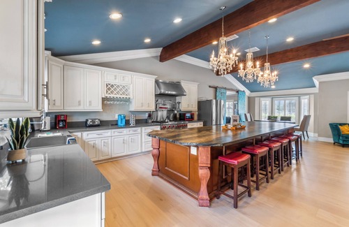 Temecula House | Beautiful pool home steps from wineries!
