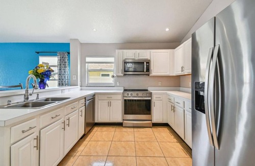 Orlando House | Beautiful Pool & King Bed Home/10 Minutes from MCO