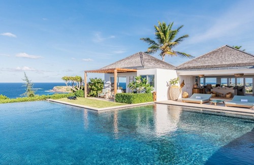 Mont Jean Villa | Beautiful Poppy Luxury villa