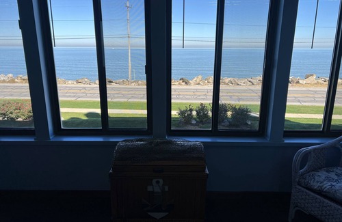 Port Clinton Condo | Beautiful Port Clinton Condo with Lake View! Short Walk to the Jet Express!