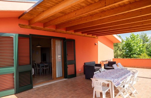 Citta Sant'Angelo House | Beautiful private villa with WIFI, pool, TV, patio, pets allowed and parking, close to Pescara