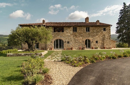 Radda in Chianti Villa | Beautiful private villa for 12 guests with WIFI, private pool, A/C, close to Greve In Chianti