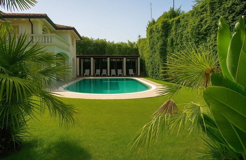 Forte dei Marmi Villa | Beautiful private villa for 18 guests with hot tub, private pool, WIFI, A/C, TV and patio