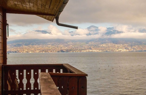 Aran House | Beautiful private villa for 8 guests with TV, terrace, panoramic view and parking
