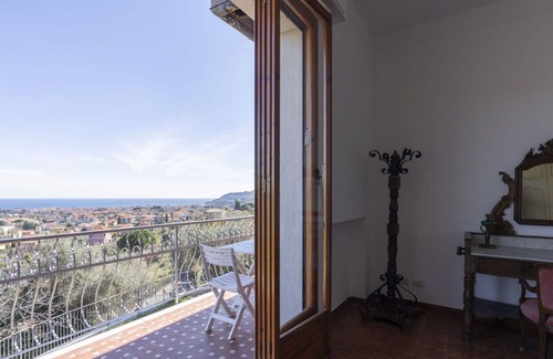 Diano Castello Villa | Beautiful private villa for 11 guests with A/C, WIFI, balcony, pets allowed and parking