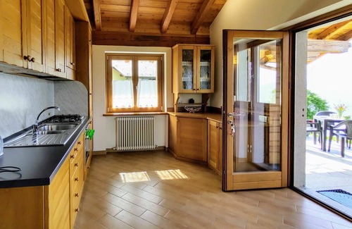 Peglio House | Beautiful private villa for 6 guests with WIFI, TV, patio, pets allowed and parking