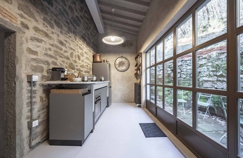 Loro Ciuffenna Villa | Beautiful private villa for 12 people with private pool, A/C, WIFI, TV and patio