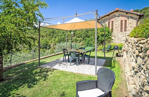 Loro Ciuffenna House | Beautiful private villa for 14 guests with WIFI, private pool, balcony and pets allowed