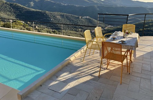 Valloria House | Beautiful private villa with WIFI, hot tub, private pool, TV, terrace, panoramic view and parking