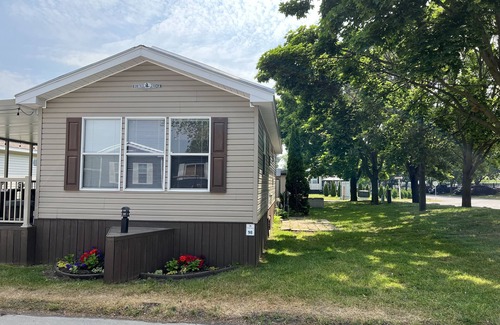 Sherkston Cottage | Beautiful privately-owned cottage in sherkston shore resort.