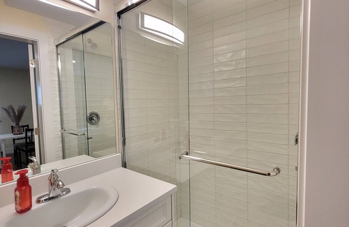 Port Coquitlam House | Beautiful private entrance room in heart of Port Coquitlam!
