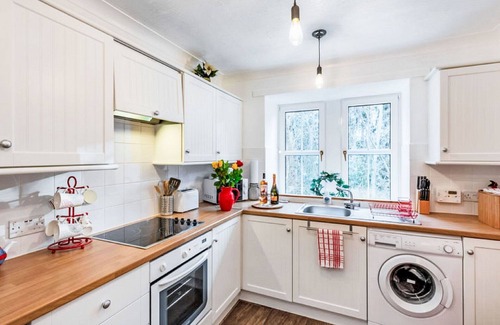Invermoriston House | Beautiful private villa for 4 guests with WIFI, TV, patio and parking