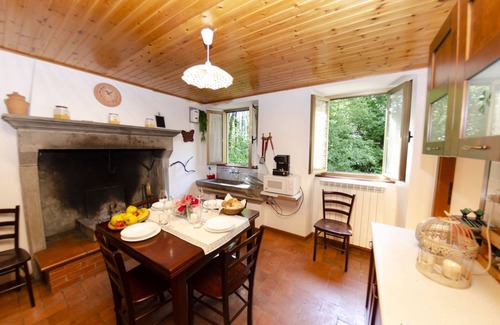 Casoli Villa | Beautiful private villa for 7 guests with private pool, WIFI, TV, terrace and pets allowed