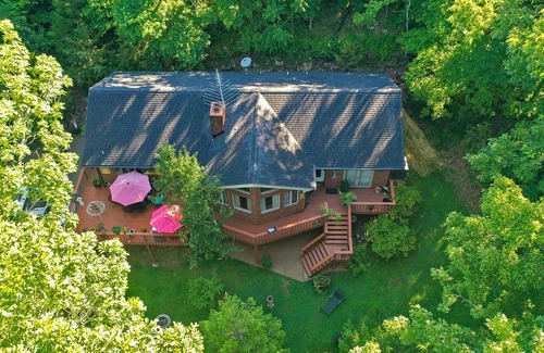 Franklin House | Beautiful private 2 bdrm apartment in a beautiful wooded setting