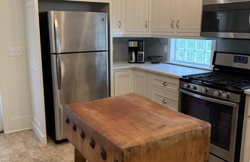 Killearn Estates Cottage | Beautiful private cottage conveniently located in Killearn Estates