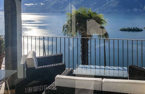 Porto Ronco House | Beautiful private villa for 6 guests with WIFI, private pool, TV, patio, panoramic view and park...