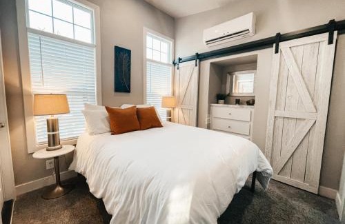 Old Southwest Apartment | Beautiful Private Cottage Sunstone