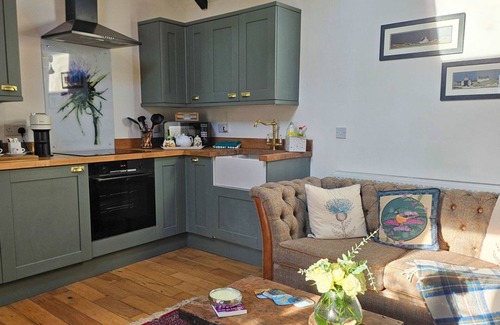 Struan House | Beautiful private villa for 2 guests with WIFI, TV, patio, panoramic view and parking