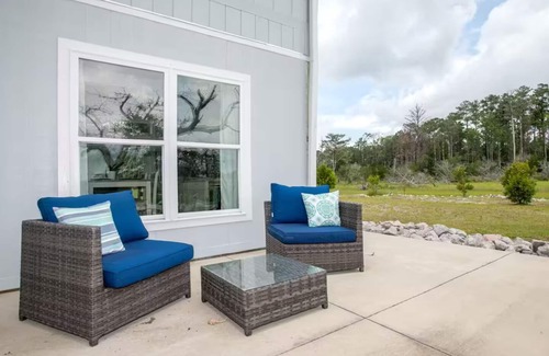 Morehead City House | Beautiful private guest house with water views