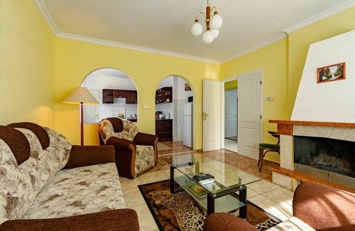 Balatonszarszo House | Beautiful private villa with WIFI, A/C, private pool, TV, terrace, pets allowed and parking