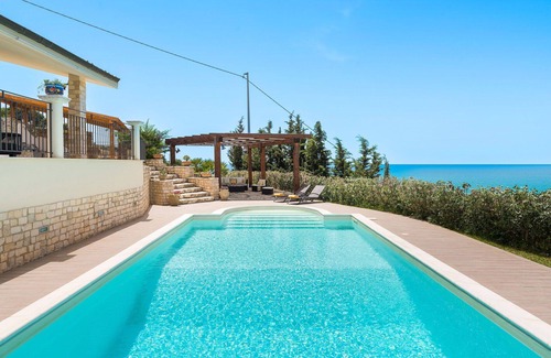 Montallegro Villa | Beautiful private villa for 6 guests with private pool, A/C, WIFI and terrace