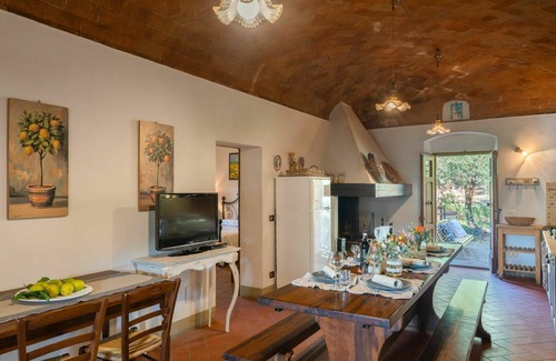 Montevarchi Villa | Beautiful private villa with private pool, WIFI, TV, balcony, pets allowed, panoramic view, parking