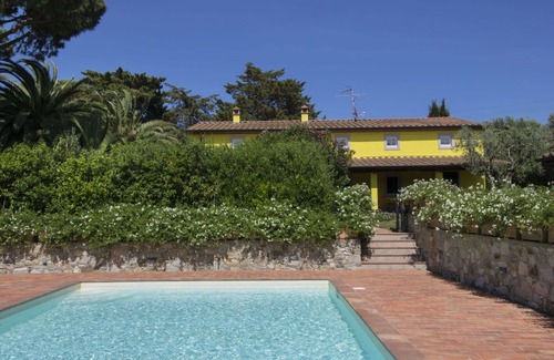 San Vincenzo House | Beautiful private villa for 10 people with WIFI, A/C, private pool, TV, patio and pets allowed