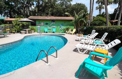 Okeechobee Cabin | Beautiful private log cabin on the water in a small cabin community.