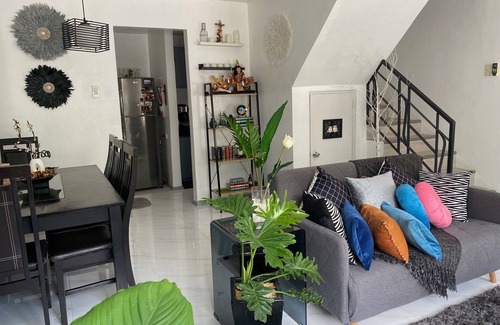 Imus House | Beautiful Private Room near Paseo de Bacoor w/Wifi and Netflix ☺️