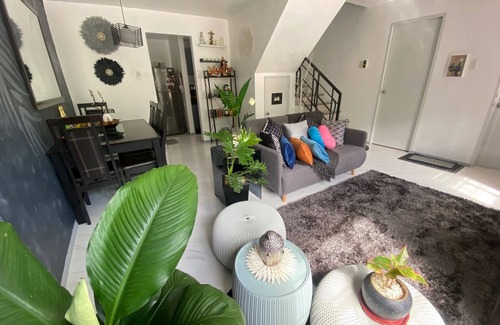 Imus House | Beautiful Private Room near Paseo de Bacoor w/Wifi and Netflix ☺️