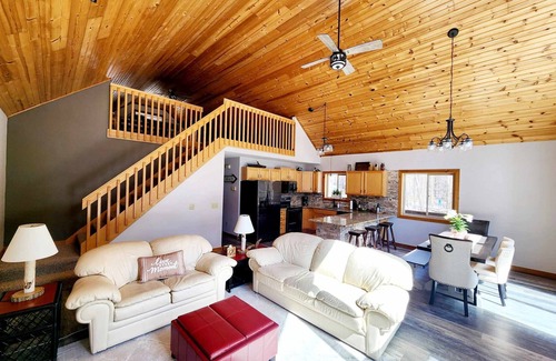 Tainter Lake Ski Chalet | Beautiful private Tainter Lake Retreat in Western WI. Sleeps 10
