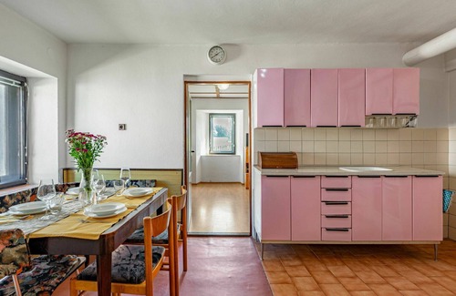Nebahovy House | Beautiful private villa for 9 people with WIFI, private pool, TV, patio and pets allowed