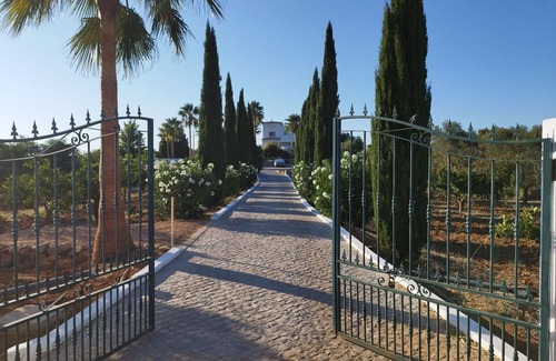 Albufeira Villa | Beautiful private villa with A/C, private pool, WIFI, TV, patio, panoramic view and parking